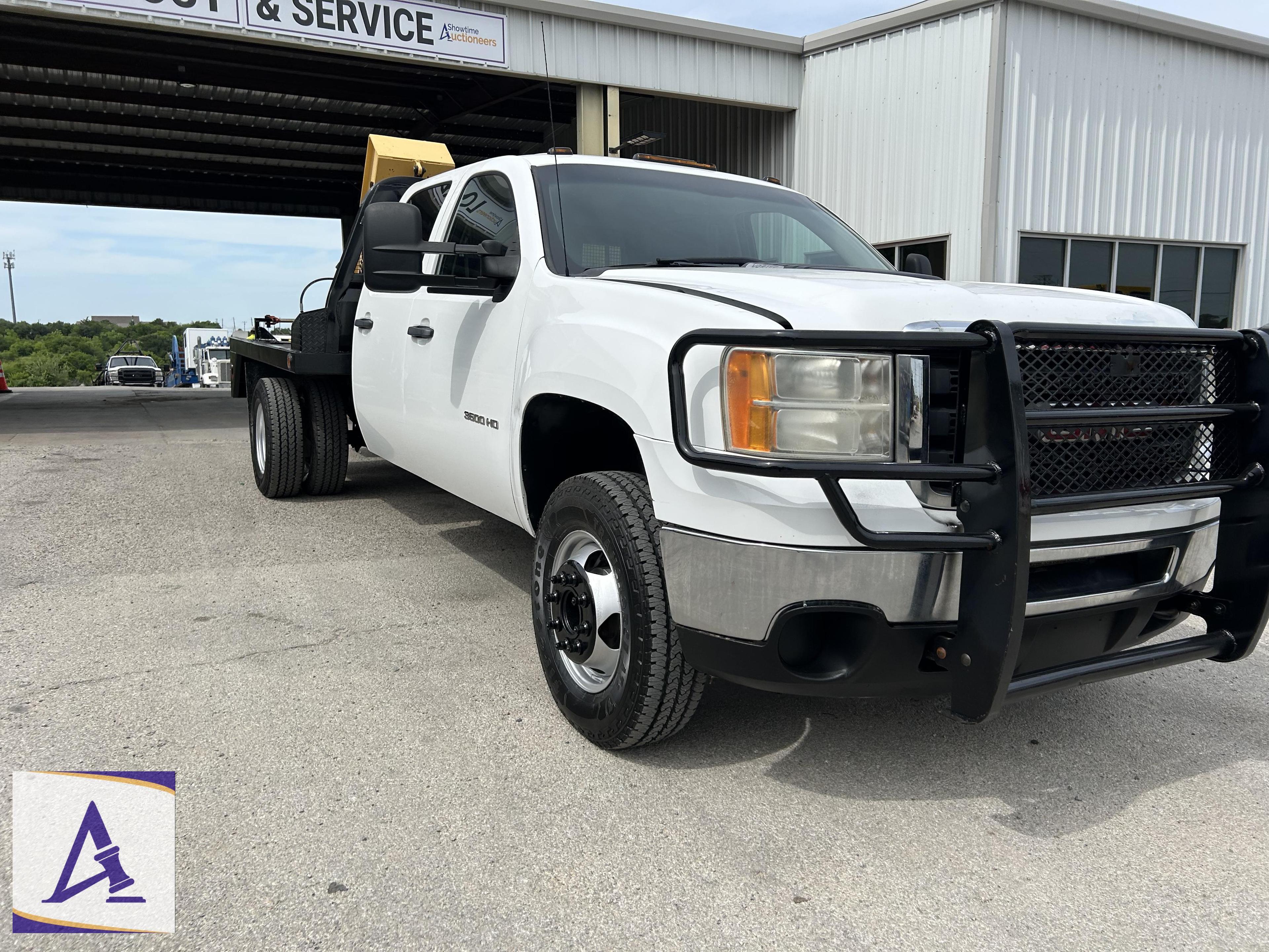 2012 GMC 3500HD Crew Cab Flatbed Pickup - Anchor Boss - ONLY 93,396 On The Dash!