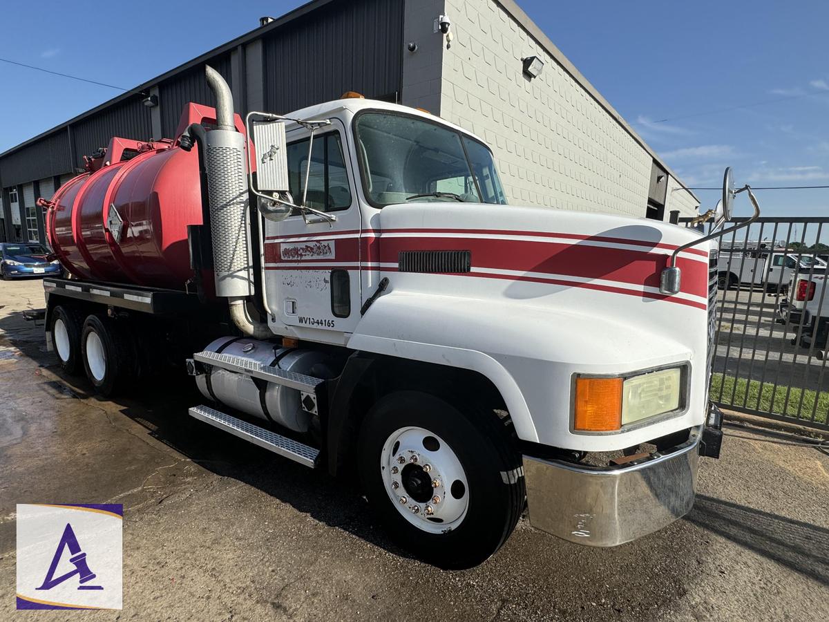 2007 MACK CHU613 Vacuum Truck - Huber 3,000 Gallon Tank - Wittig Vac Pump