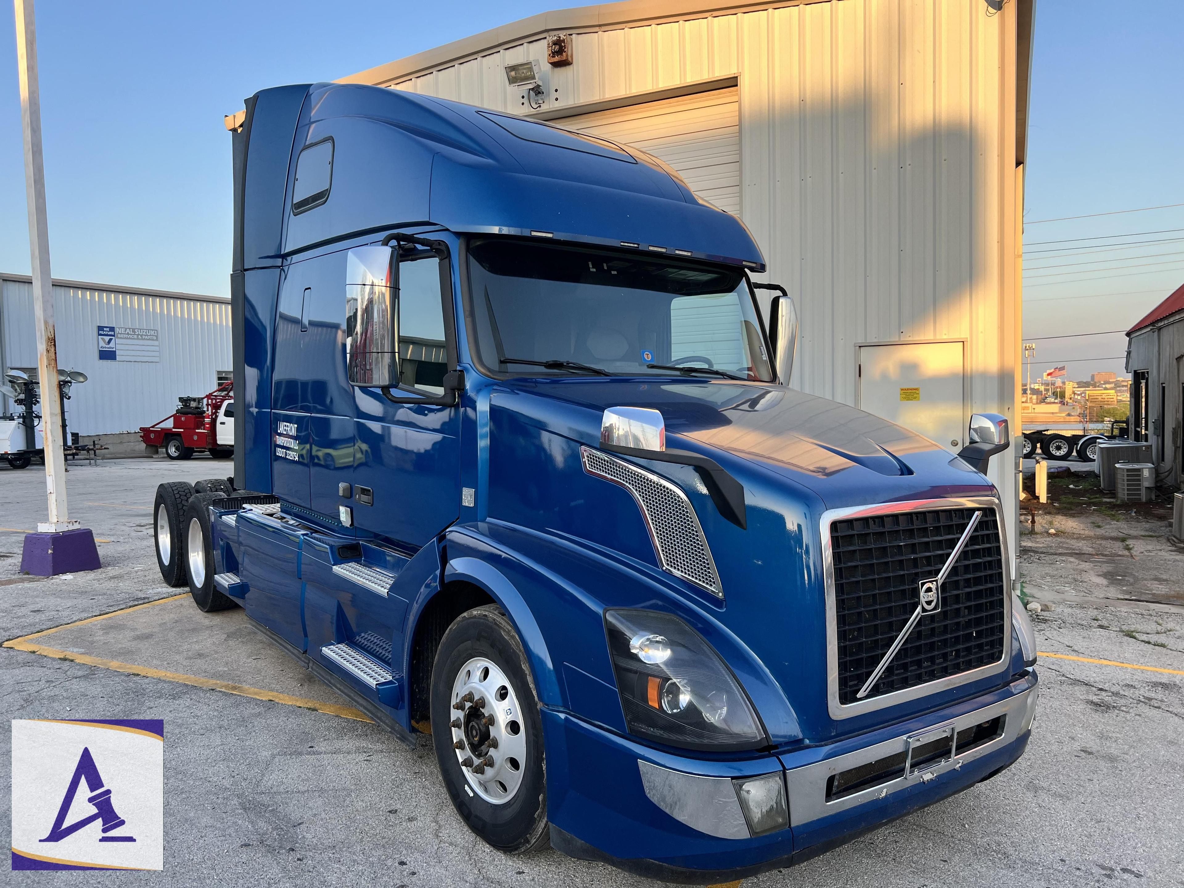 2016 Volvo Truck Tractor with Sleeper, Detroit DD13 455HP Vin# 4V4NC9EH4HN971537