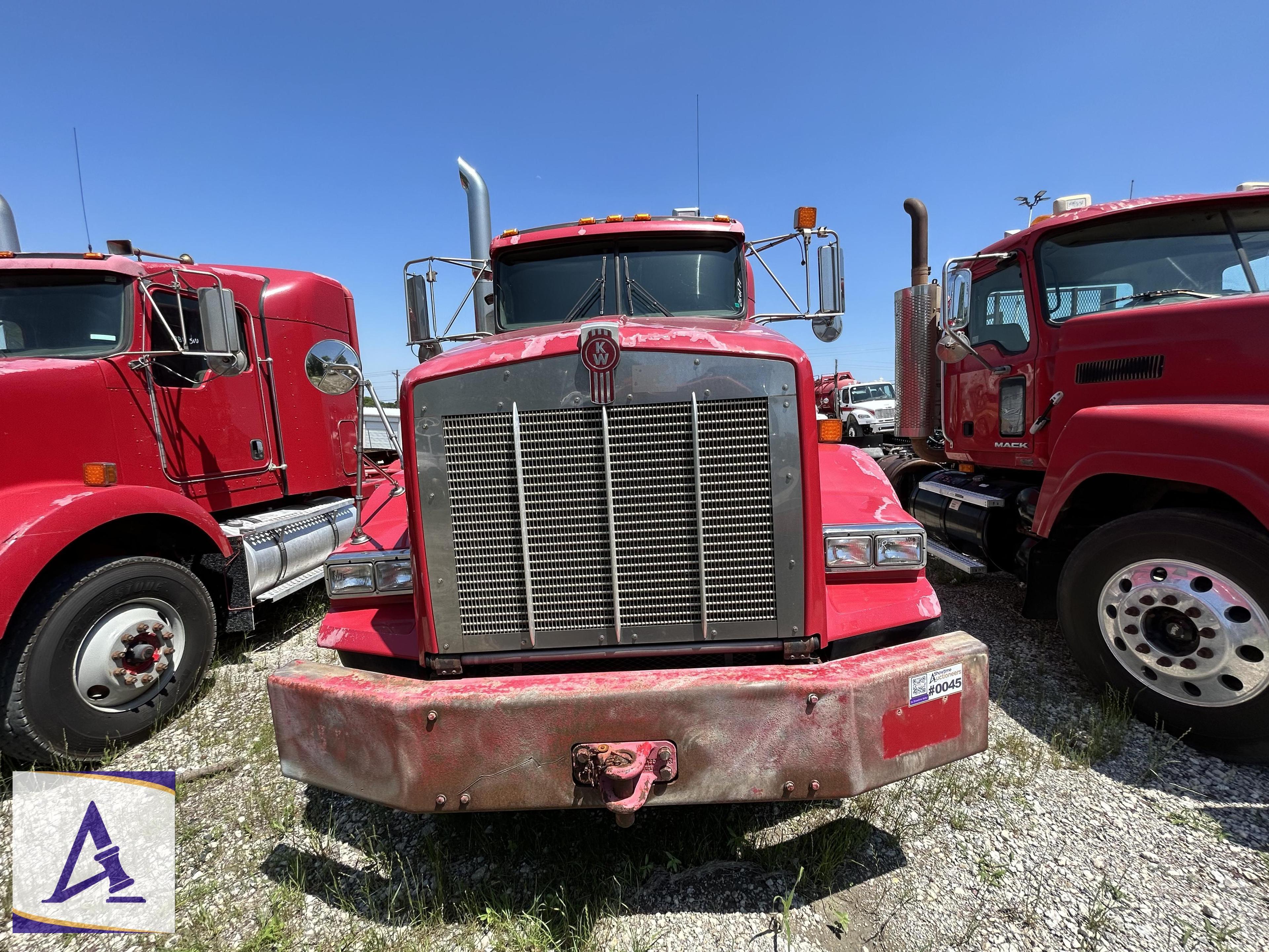 2009 Kenworth T800 Truck Tractor with Sleeper - CAT C13 Diesel - Eaton Fuller Transmission