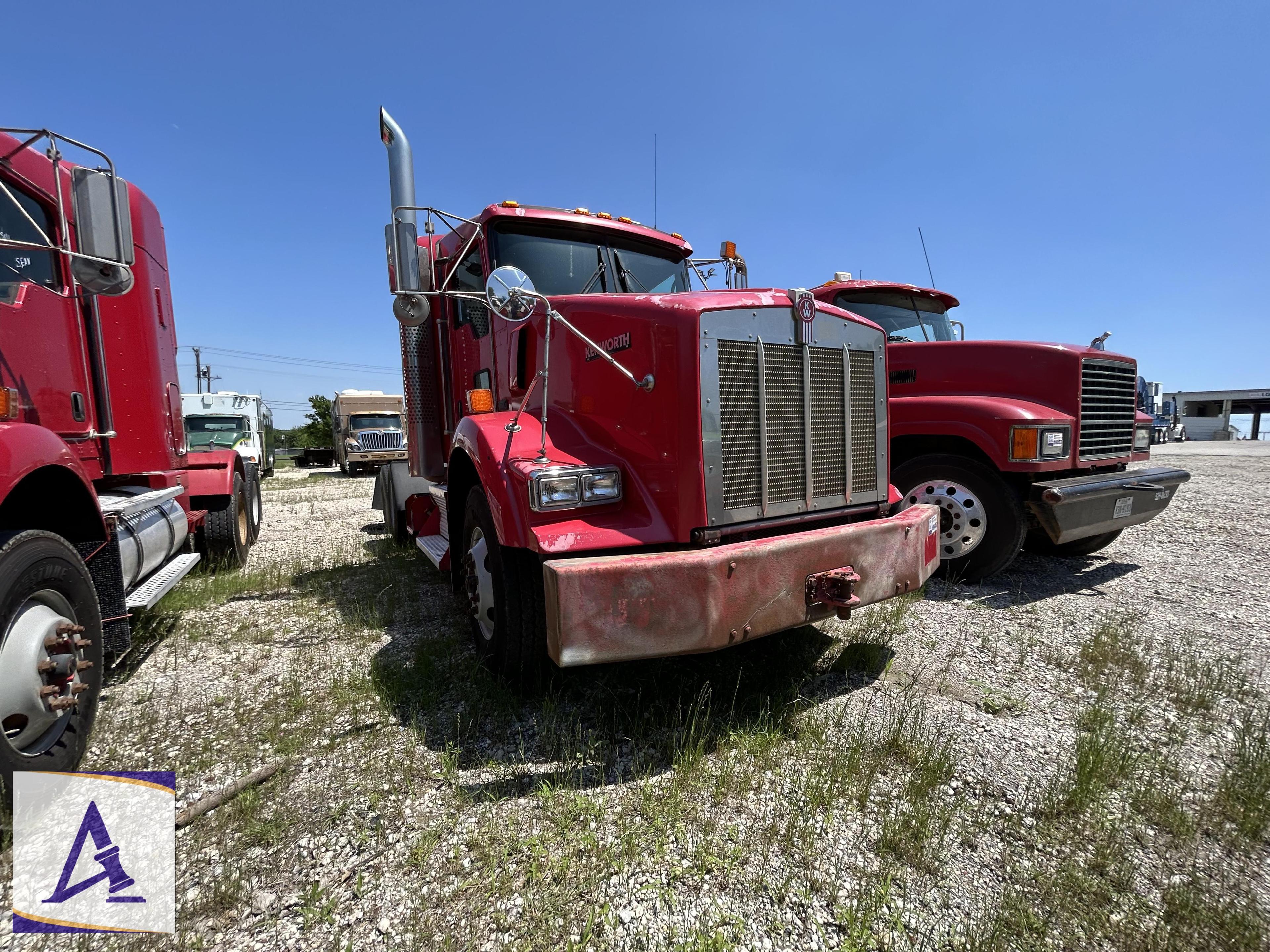 2009 Kenworth T800 Truck Tractor with Sleeper - CAT C13 Diesel - Eaton Fuller Transmission