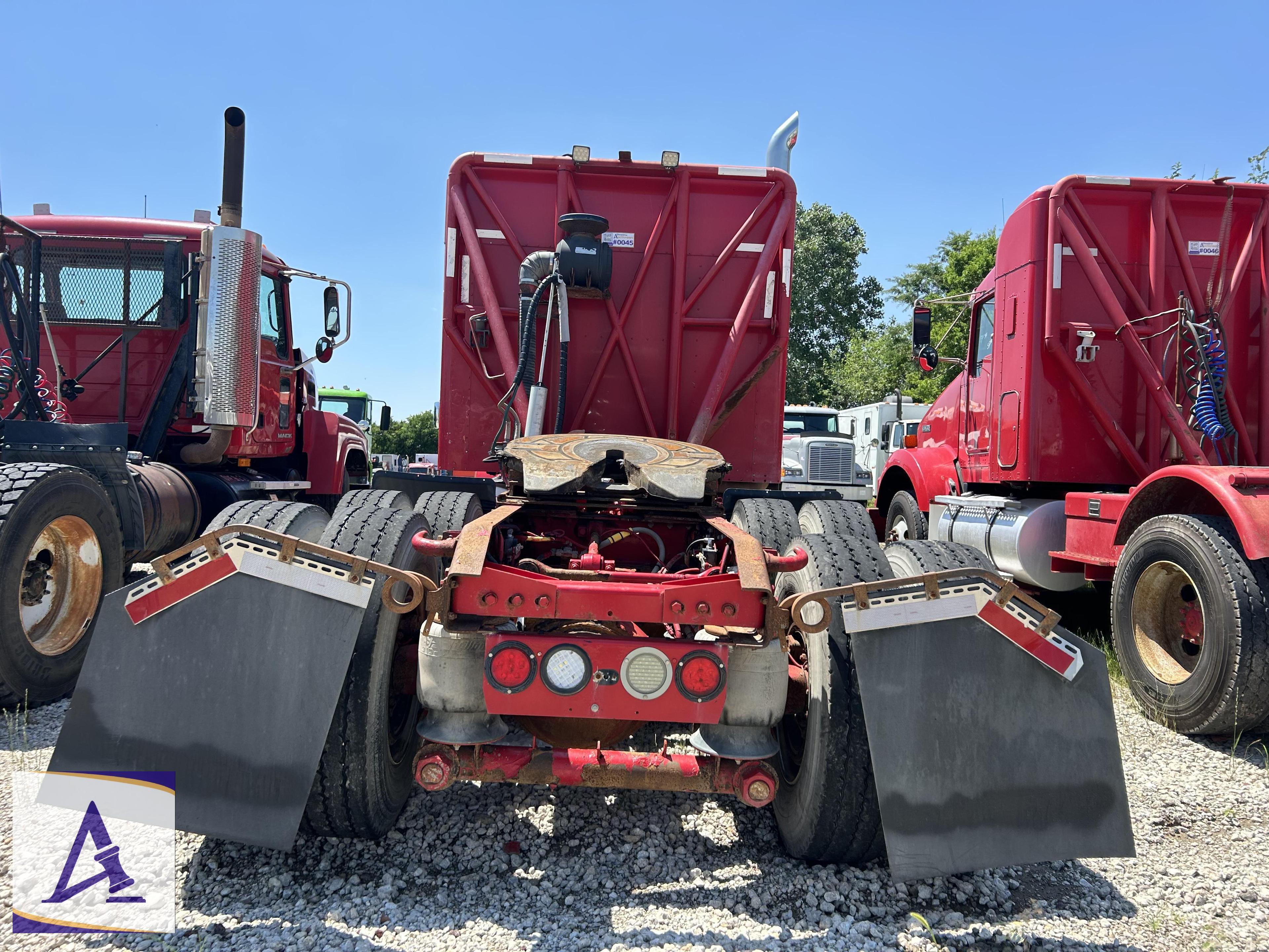 2009 Kenworth T800 Truck Tractor with Sleeper - CAT C13 Diesel - Eaton Fuller Transmission