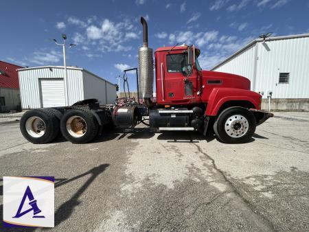 2007 Mack CHU613 Truck Tractor - MACK MP8 - Eaton Fuller 13 Speed - LOW MILES!