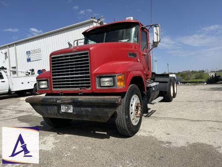 2007 Mack CHU613 Truck Tractor - MACK MP8 - Eaton Fuller 13 Speed - LOW MILES!