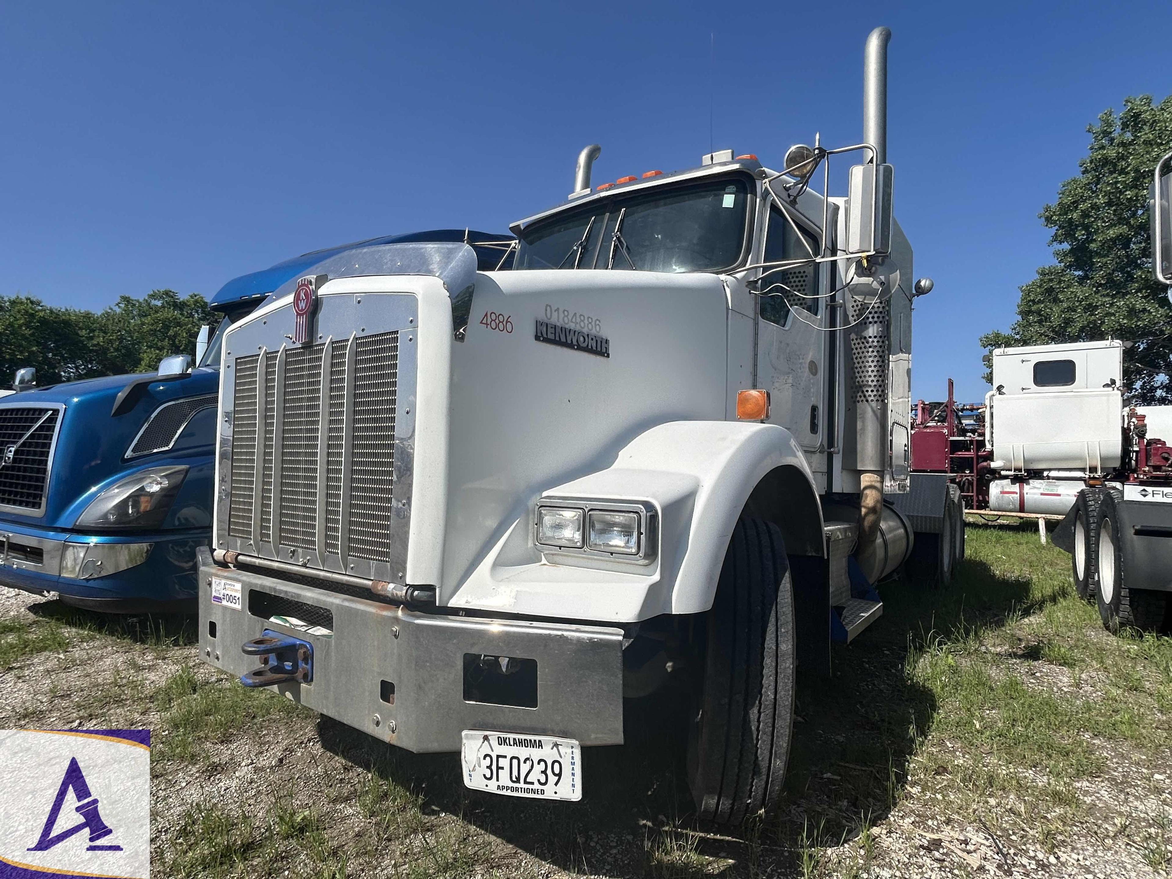 2005 Kenworth T800B VIN# 1NKDD40X66R984886