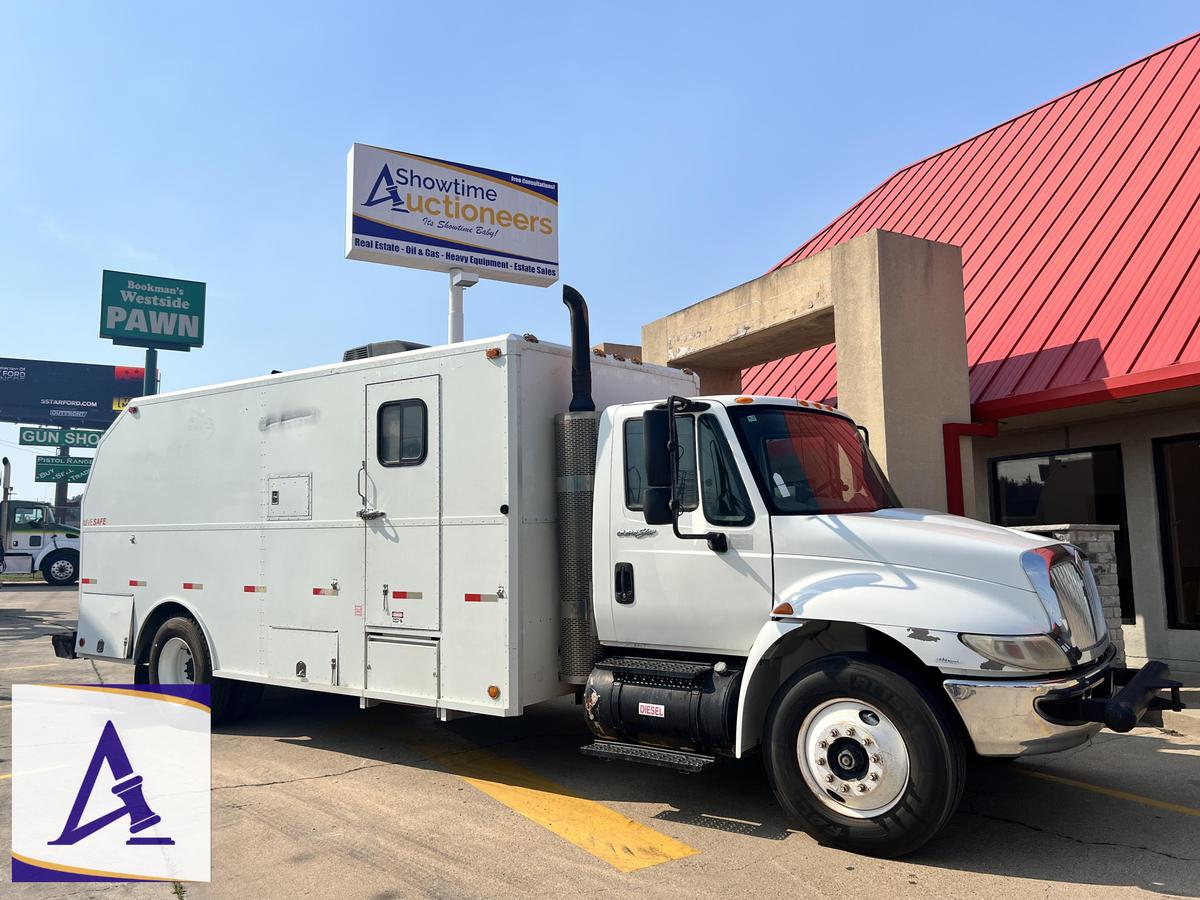 2010 International 4300 Wireline Truck with Only 20,546 Miles! Incredible!