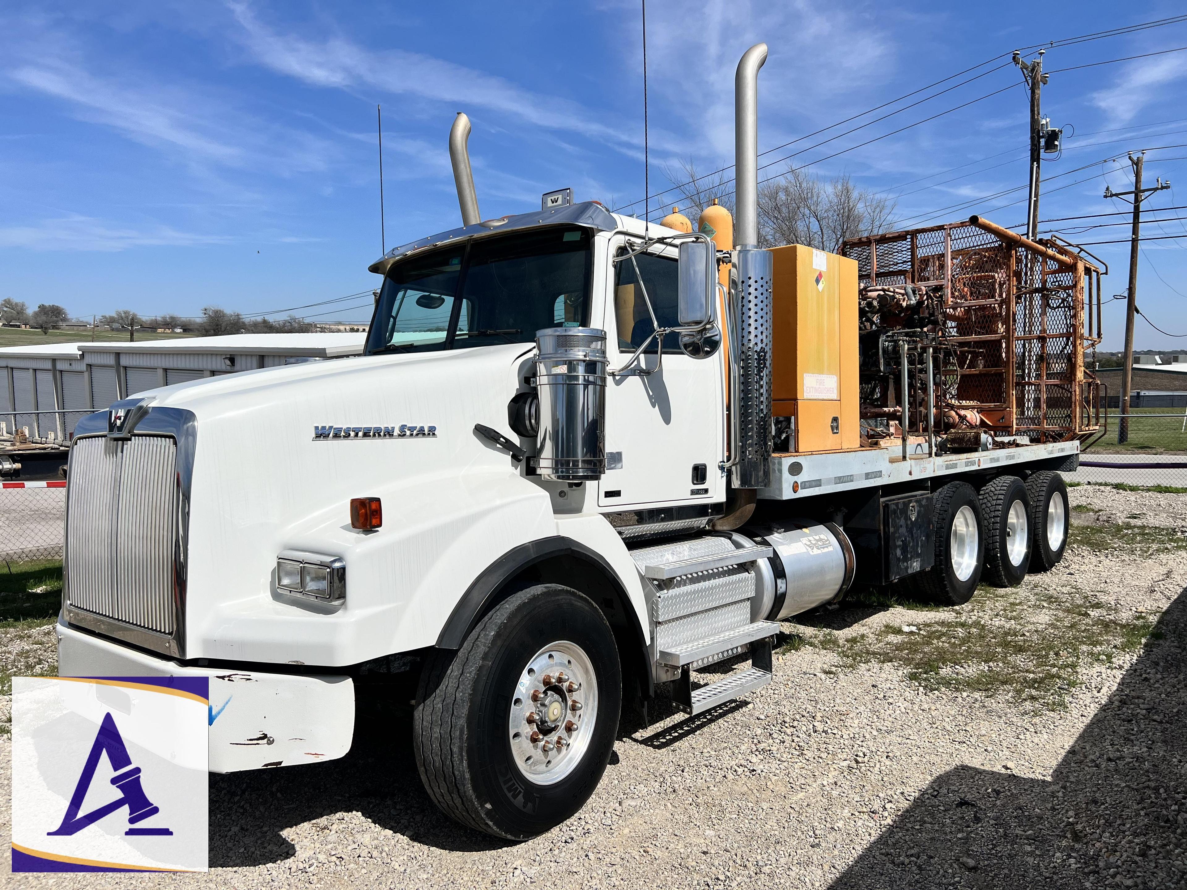 2012 Western Star 4900 Tri-Axle Rig Assist Snubbing Unit - (2) 2012 SHAFFER LXT 5,000# BOP's!