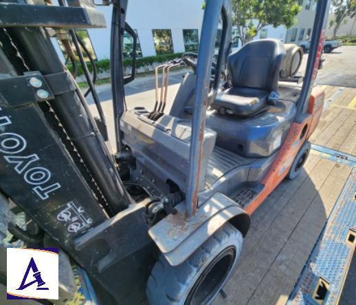 2014 Toyota 6,000lbs Forklift - Model 8FGU30 - 3,571 Hours - CLEAN UNIT!