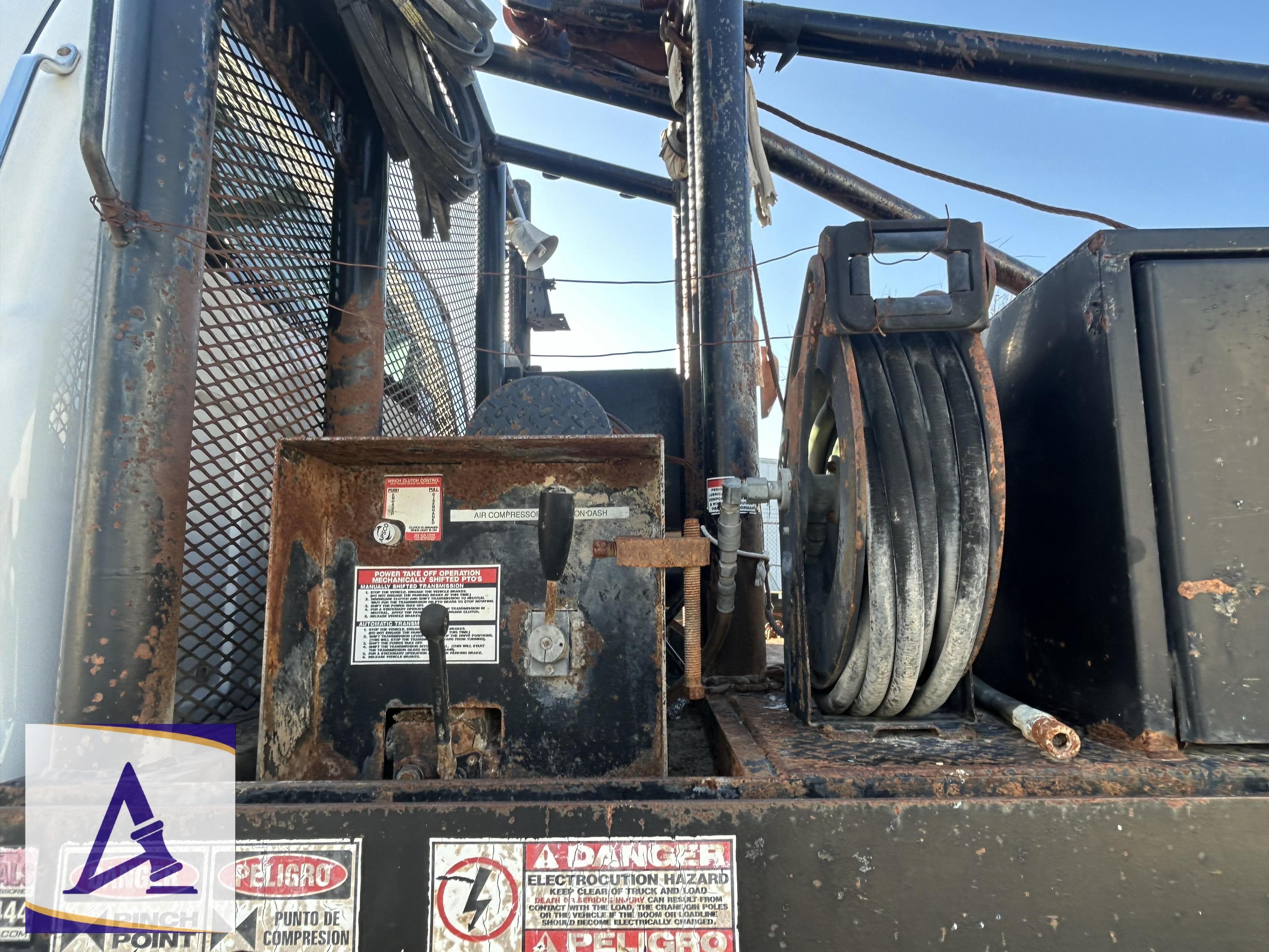 2011 Ford F650 Roustabout Truck - Winch Truck