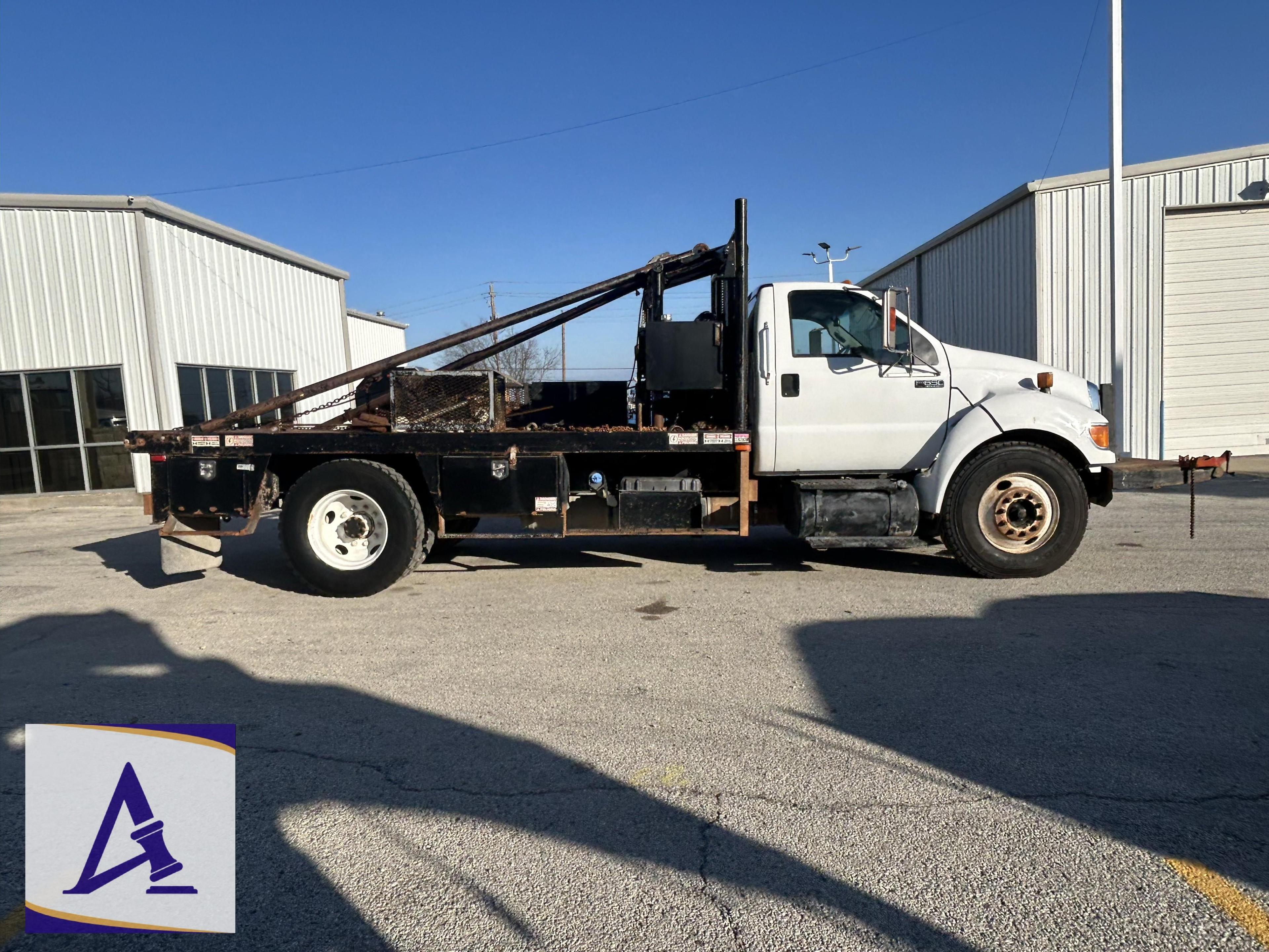 2011 Ford F650 Roustabout Truck - Winch Truck
