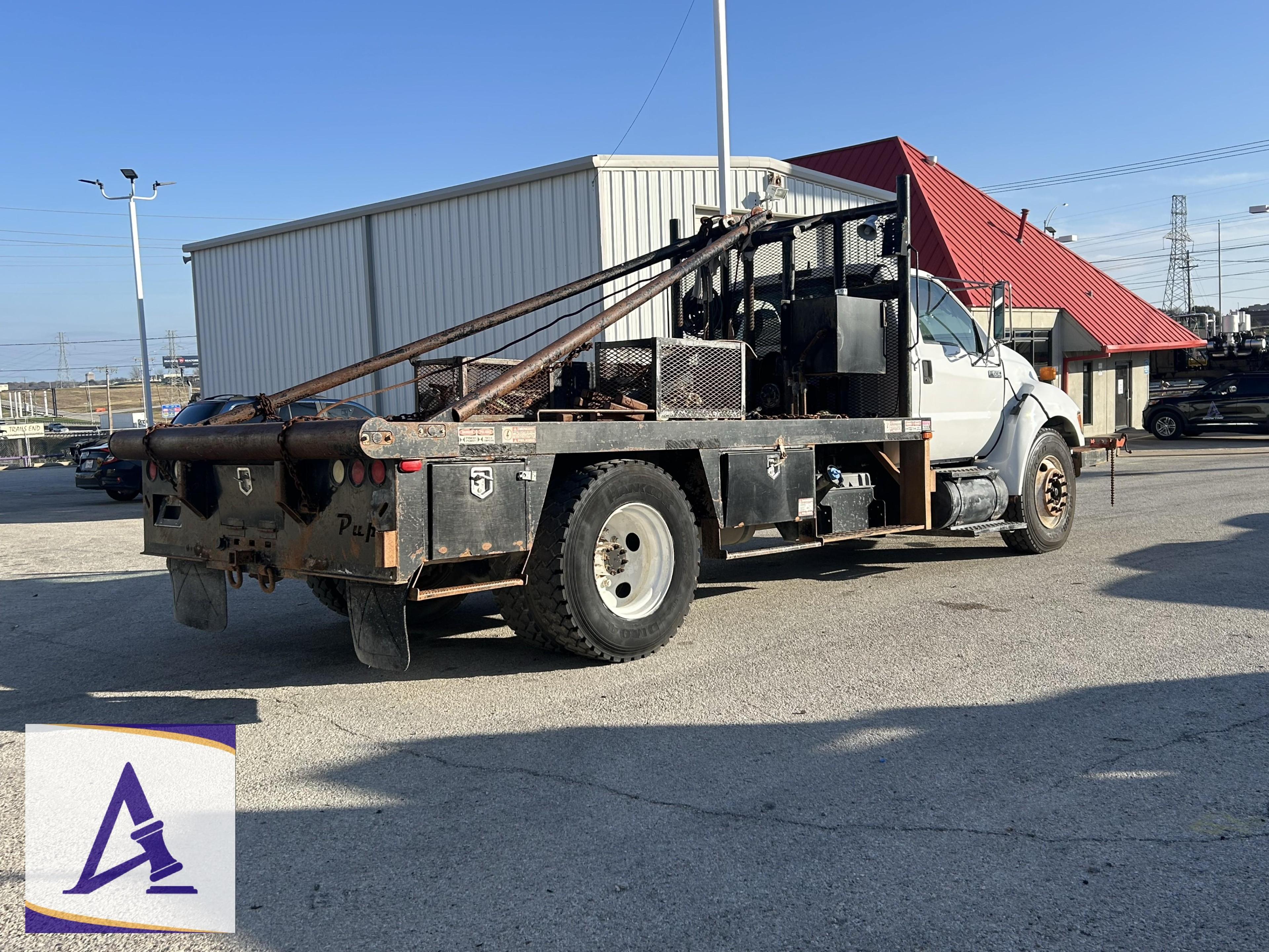 2011 Ford F650 Roustabout Truck - Winch Truck