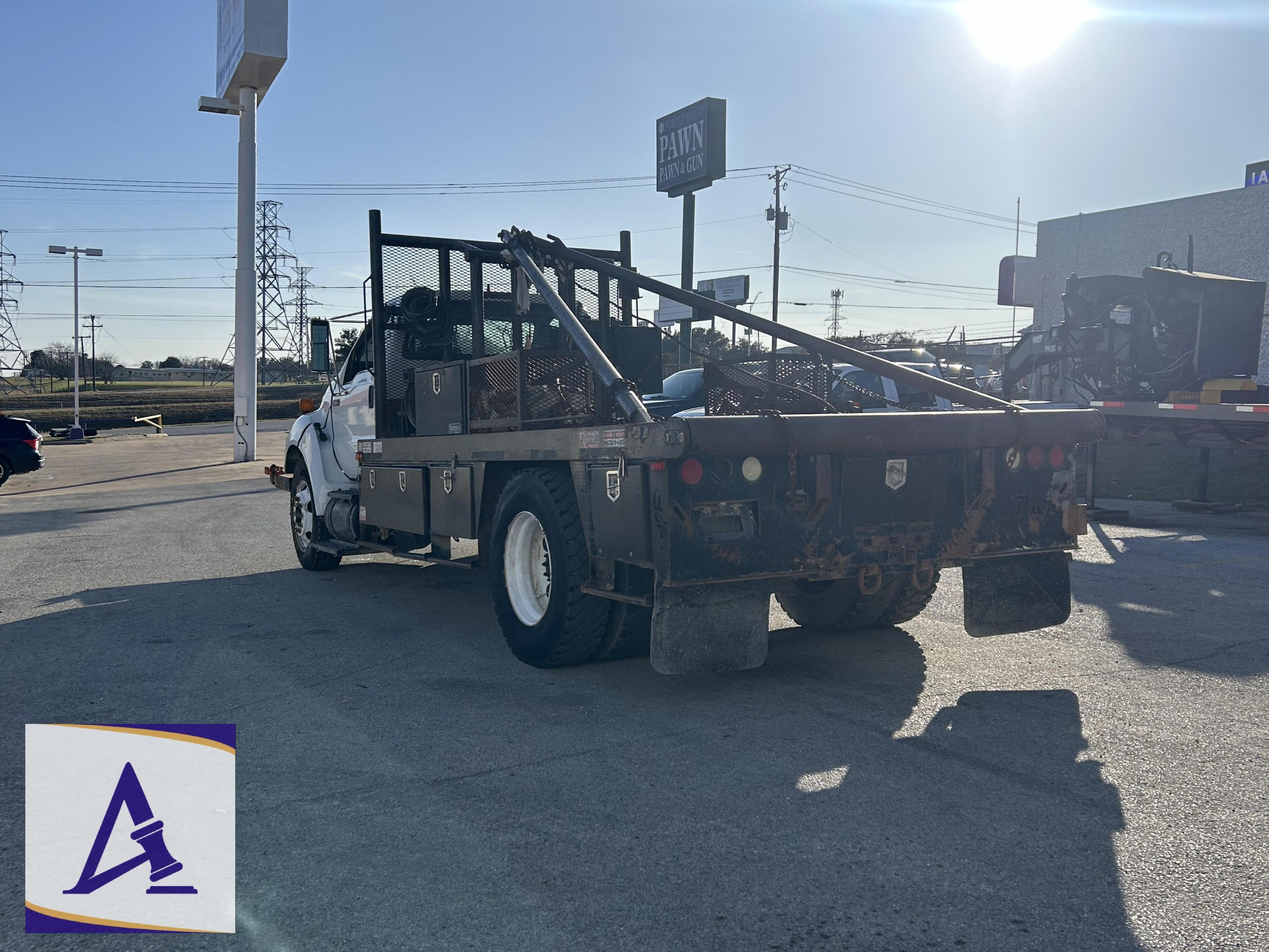 2011 Ford F650 Roustabout Truck - Winch Truck