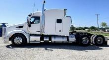 2016 Peterbilt 579 Heavy Duty Truck with Conventional Sleeper and Grill Guard
