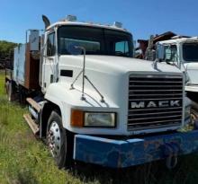 2002 MACK TRUCK WITH DUPLEX PUMP