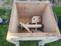 ANTIQUE FREESTANDING CRANK BUTTER CHURN