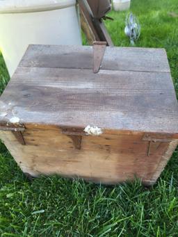 VINTAGE WOODEN BOX