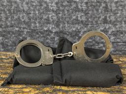 SMITH & WESSON HANDCUFFS