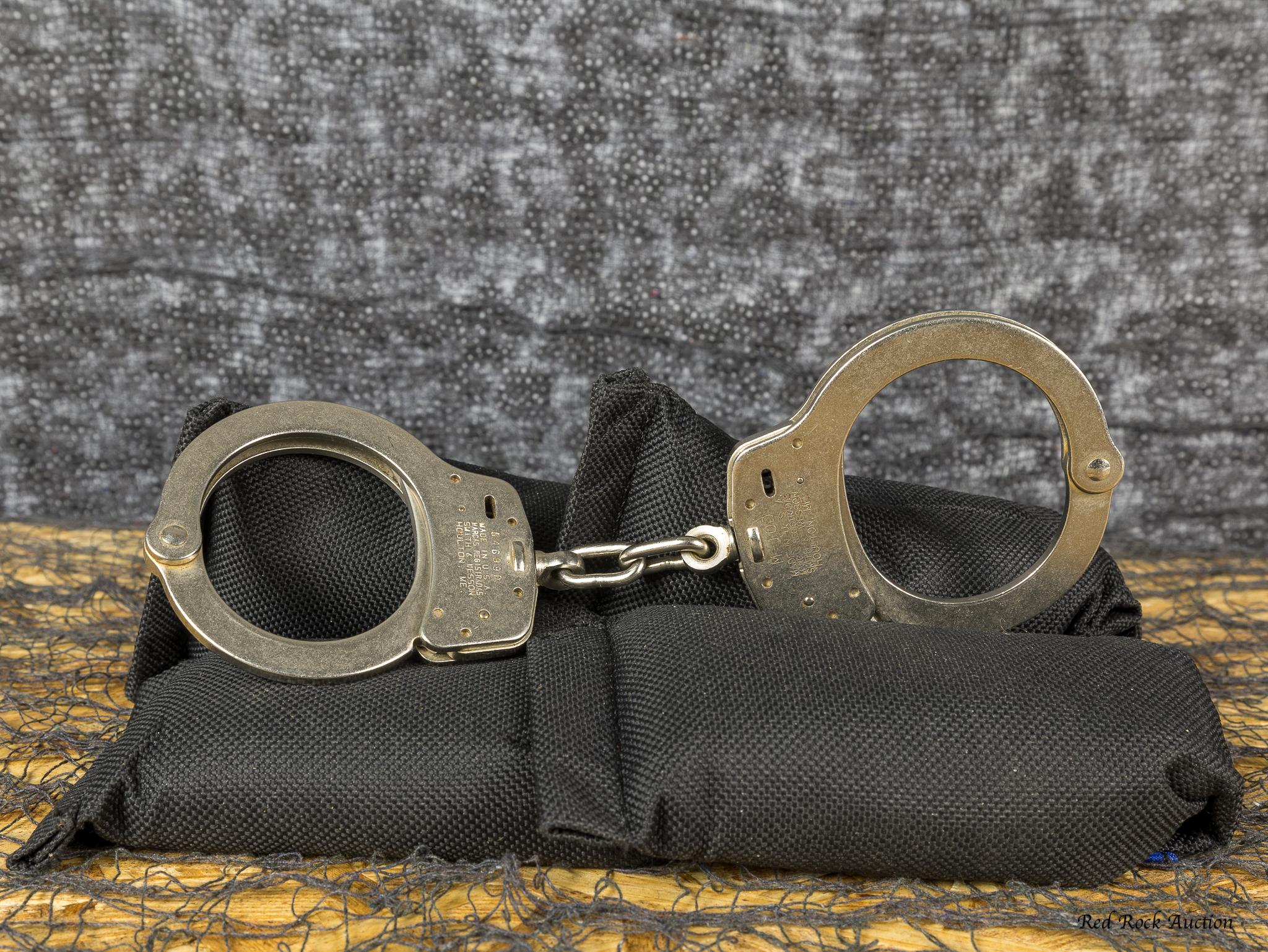 SMITH & WESSON HANDCUFFS