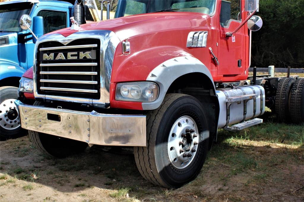 2016 Mack GU713 MP8