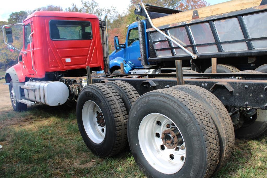 2016 Mack GU713 MP8