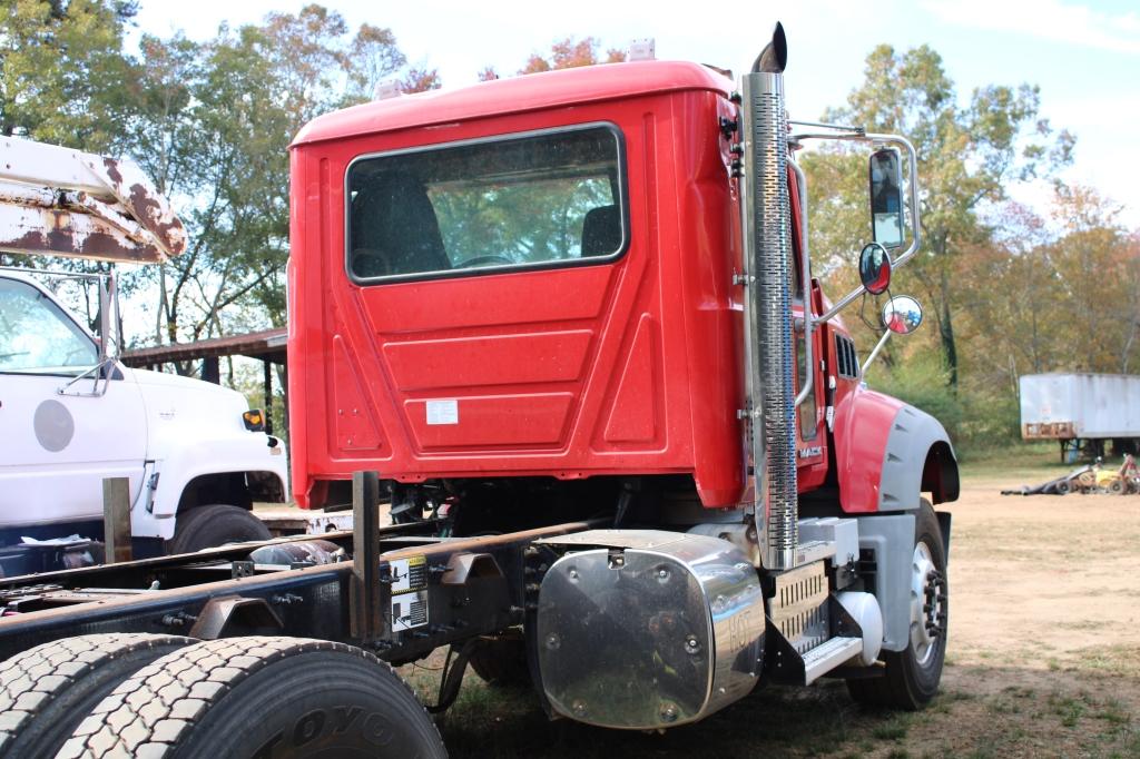 2016 Mack GU713 MP8