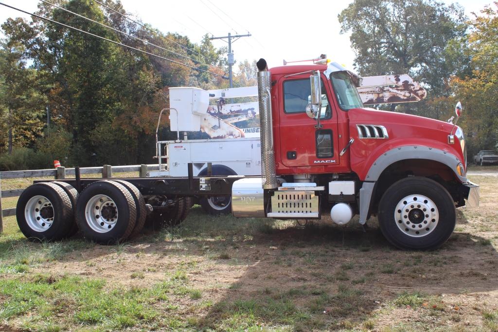 2016 Mack GU713 MP8