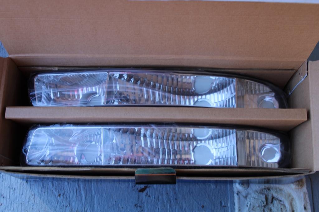 (2) Paw Head Lamp for GMC Suburban Yukon 200-2004