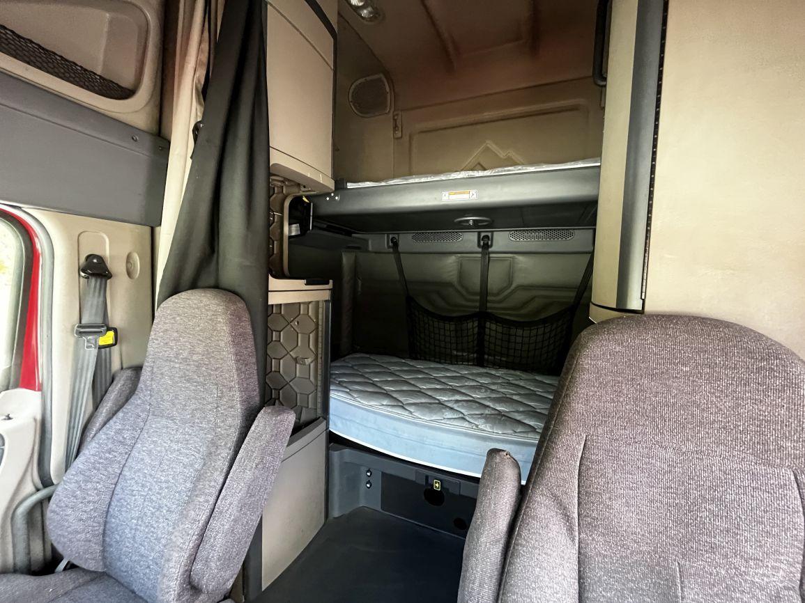 2015 FREIGHTLINER Cascadia Evolution  T/A Truck Tractor