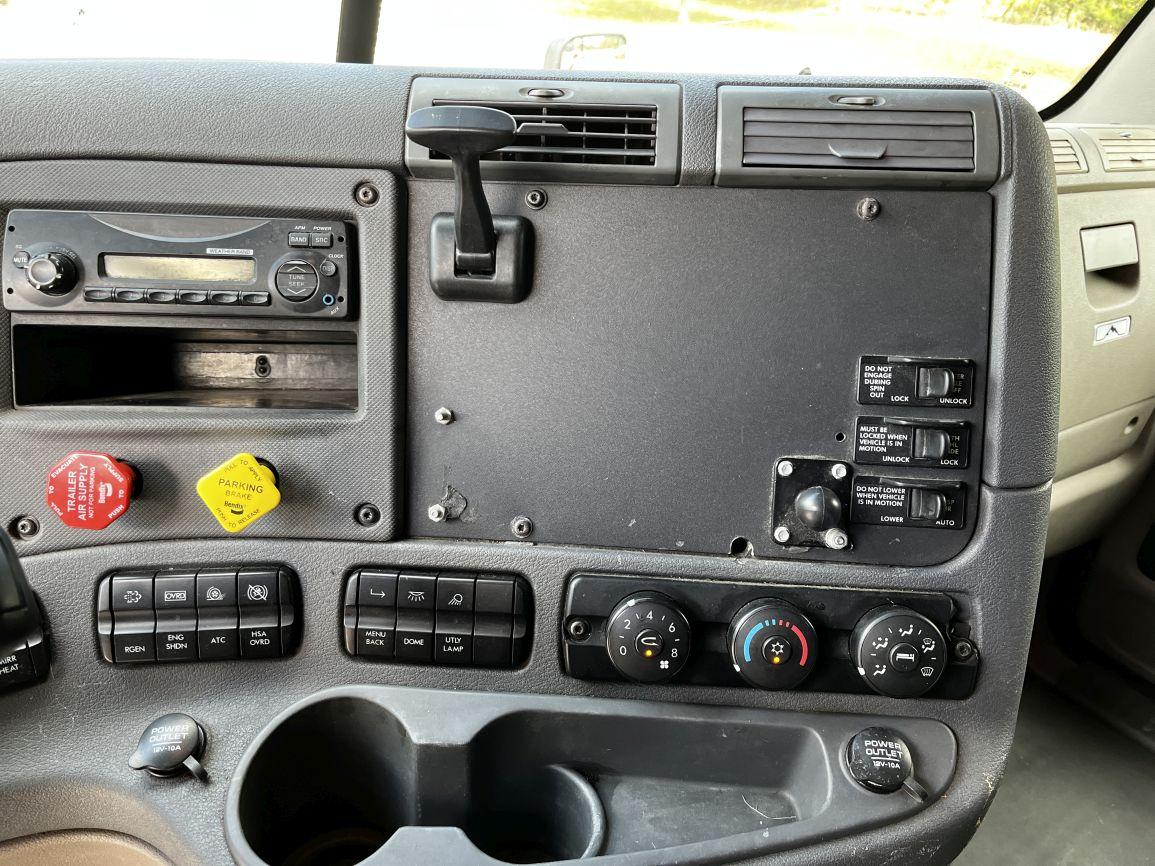 2015 FREIGHTLINER Cascadia Evolution  T/A Truck Tractor