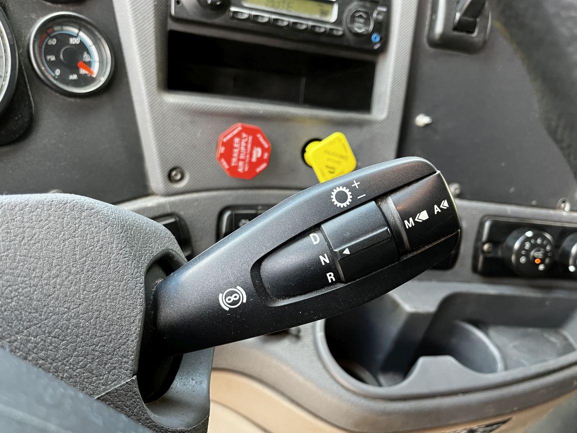 2015 FREIGHTLINER Cascadia Evolution  T/A Truck Tractor