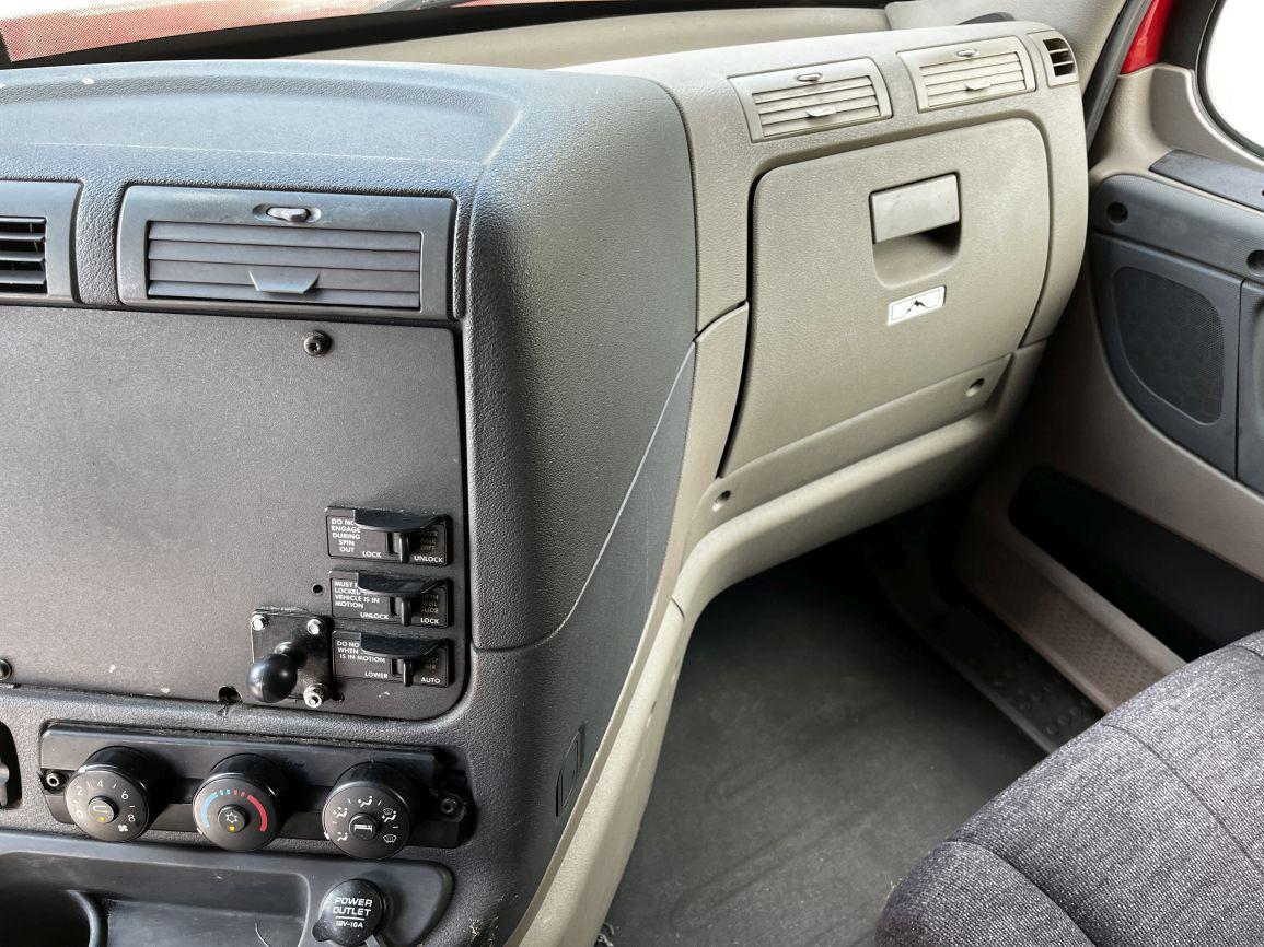 2015 FREIGHTLINER Cascadia Evolution  T/A Truck Tractor