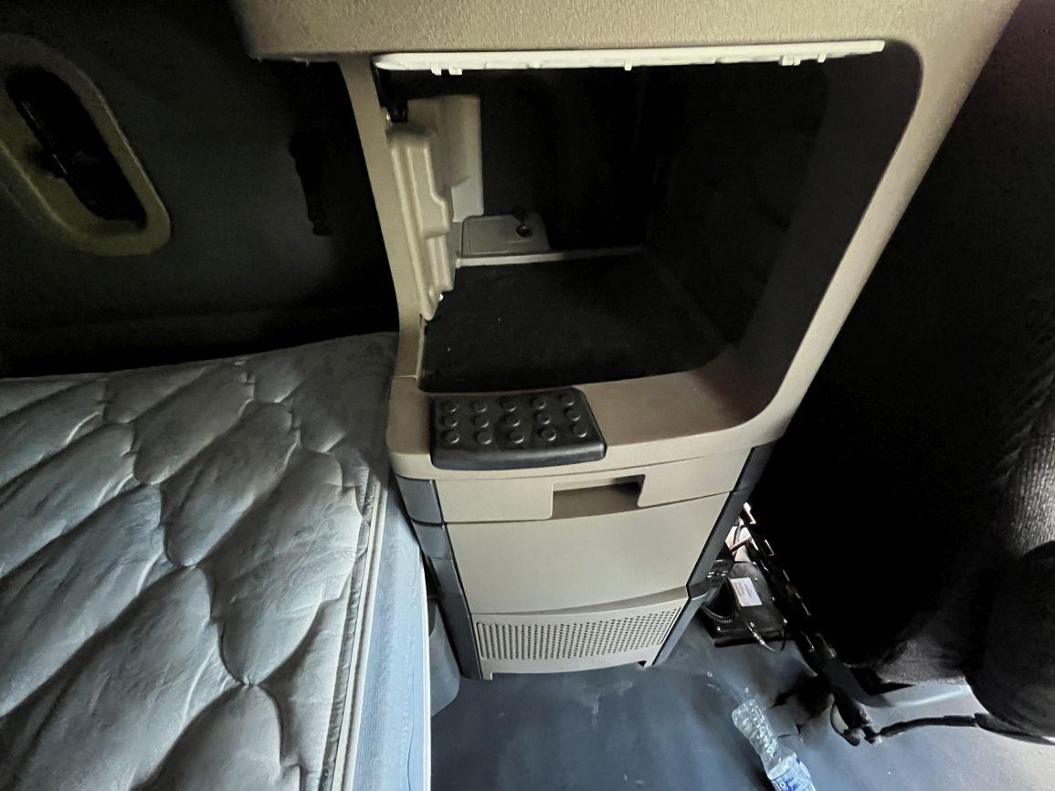 2015 FREIGHTLINER Cascadia Evolution  T/A Truck Tractor