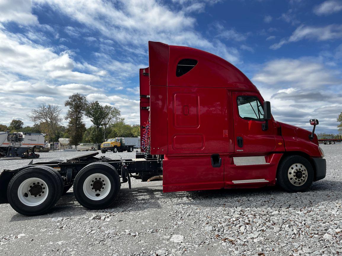 2015 FREIGHTLINER Cascadia Evolution  T/A Truck Tractor