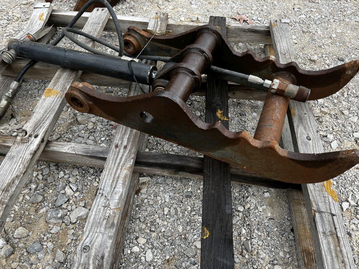Bobcat Hyd Thumb