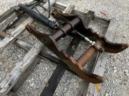 Bobcat Hyd Thumb