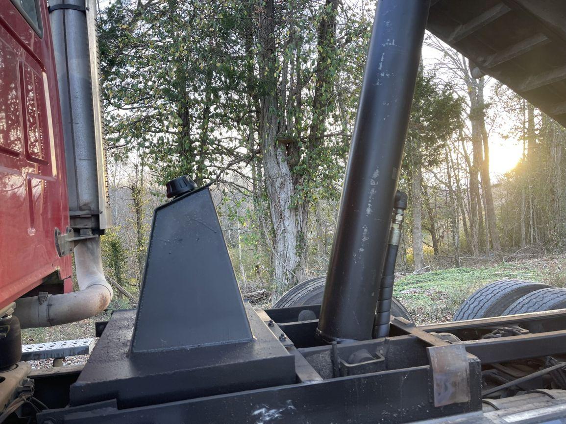2006 STERLING L8500 series Tri-Axle Dump Truck