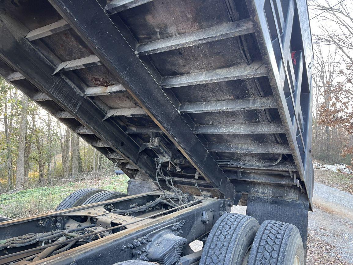 2006 STERLING L8500 series Tri-Axle Dump Truck