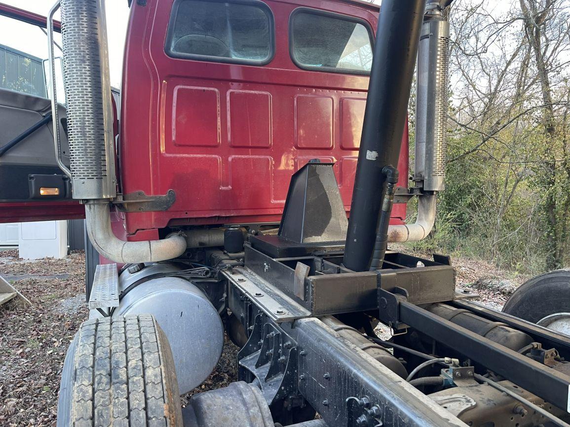 2006 STERLING L8500 series Tri-Axle Dump Truck