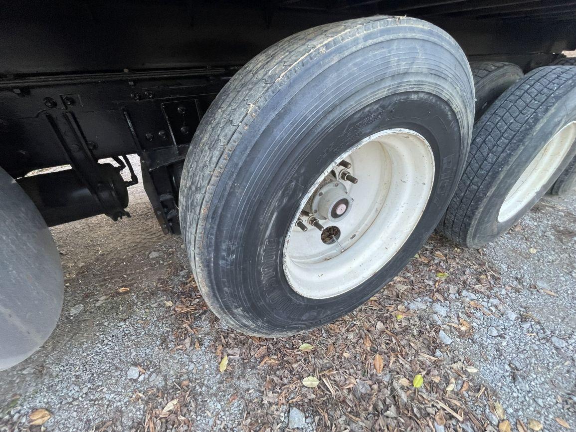 2006 STERLING L8500 series Tri-Axle Dump Truck