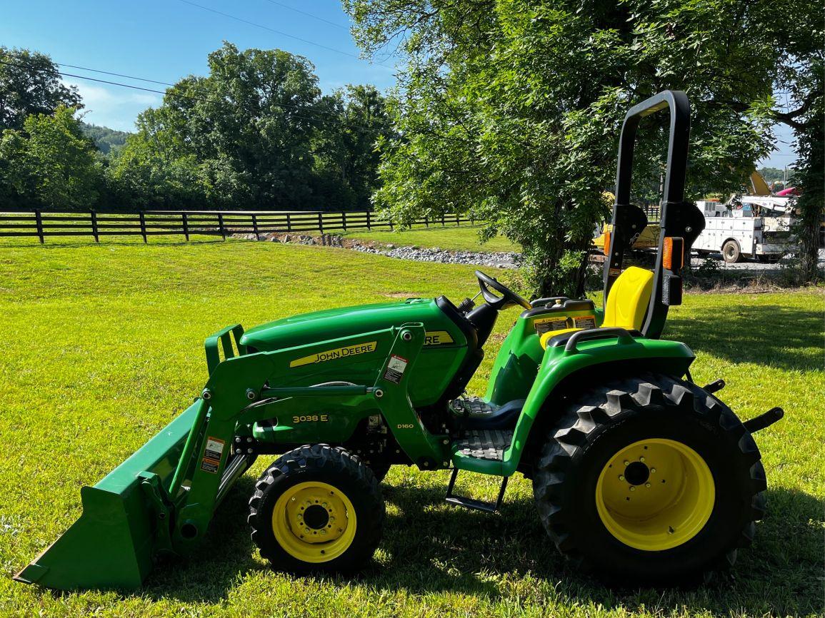 2014 JOHN DEERE 3038E Farm Tractor