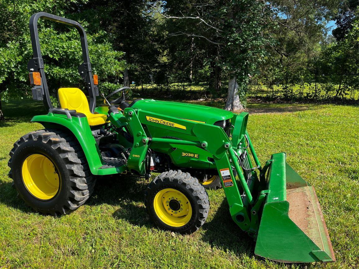 2014 JOHN DEERE 3038E Farm Tractor