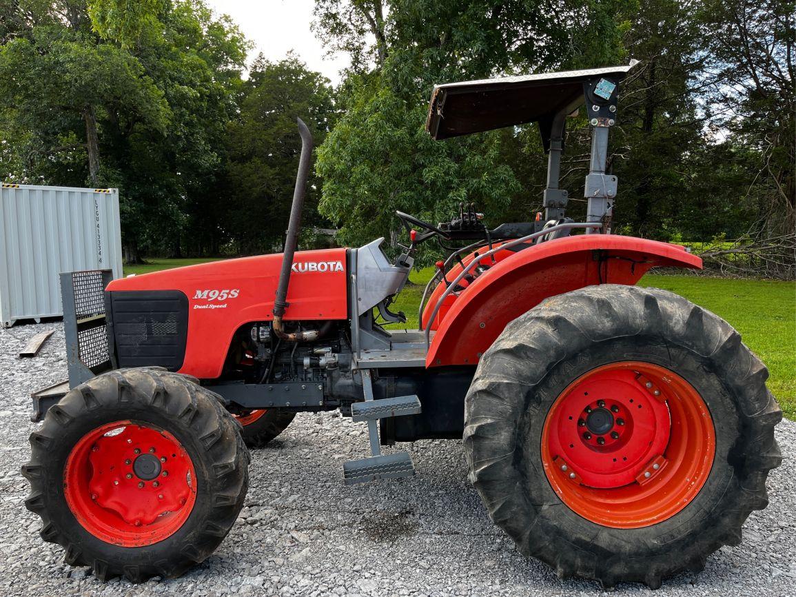 Kubota M95S Farm Tractor