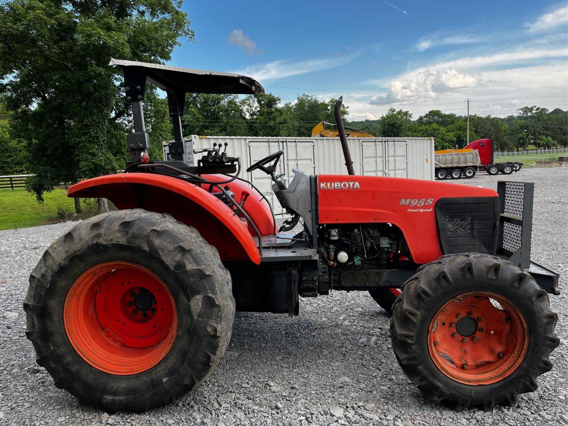 Kubota M95S Farm Tractor