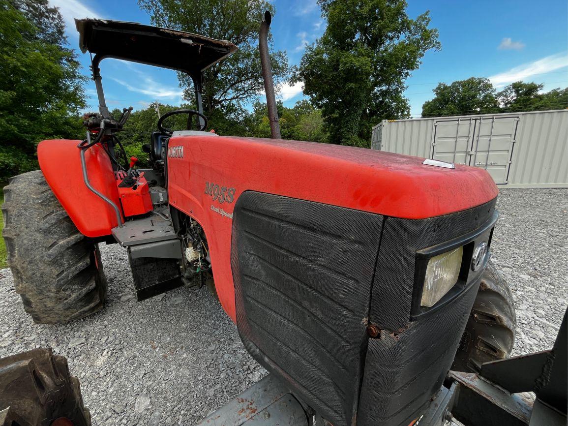 Kubota M95S Farm Tractor