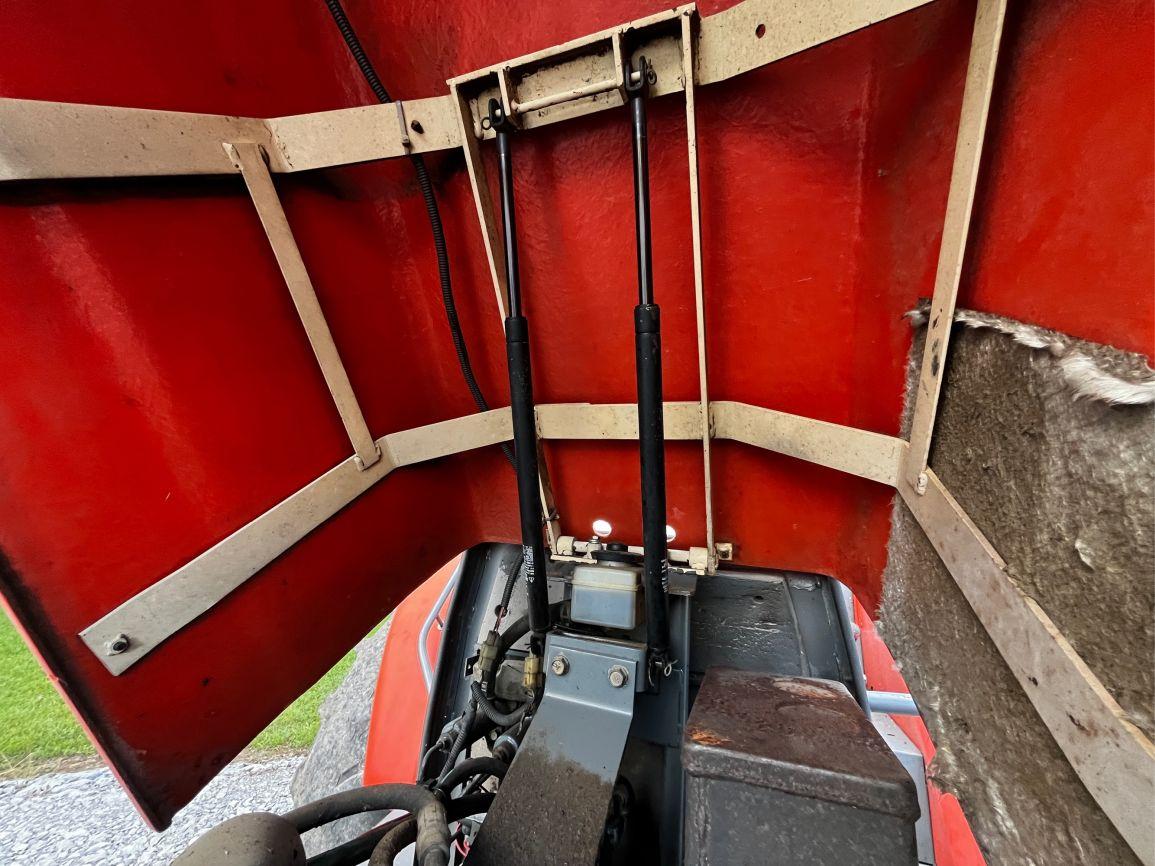 Kubota M95S Farm Tractor