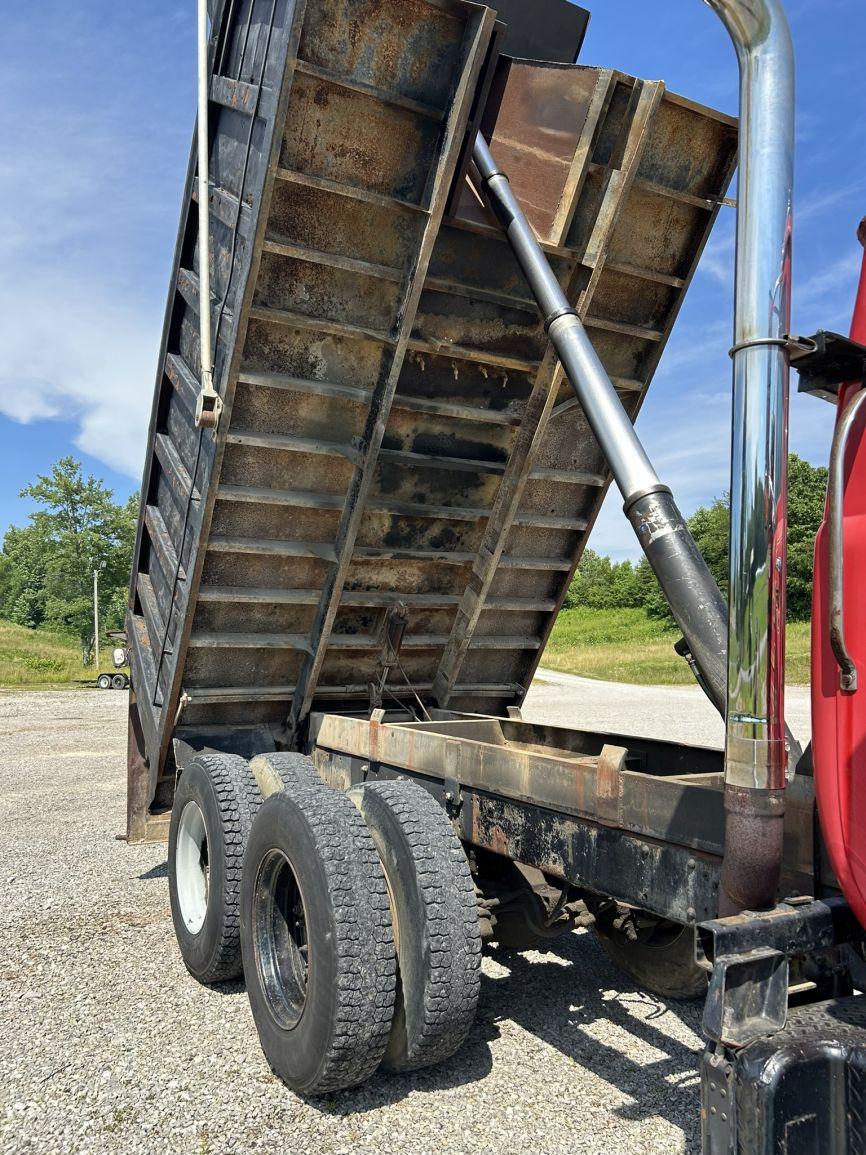 1977 Mack R686ST T/A Dump Truck