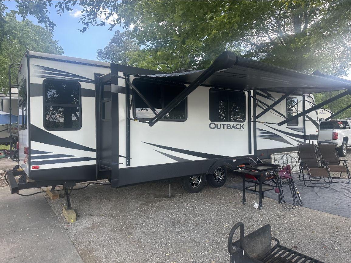 2019 KEYSTONE Outback 328RL Luxury Camper Travel Trailer