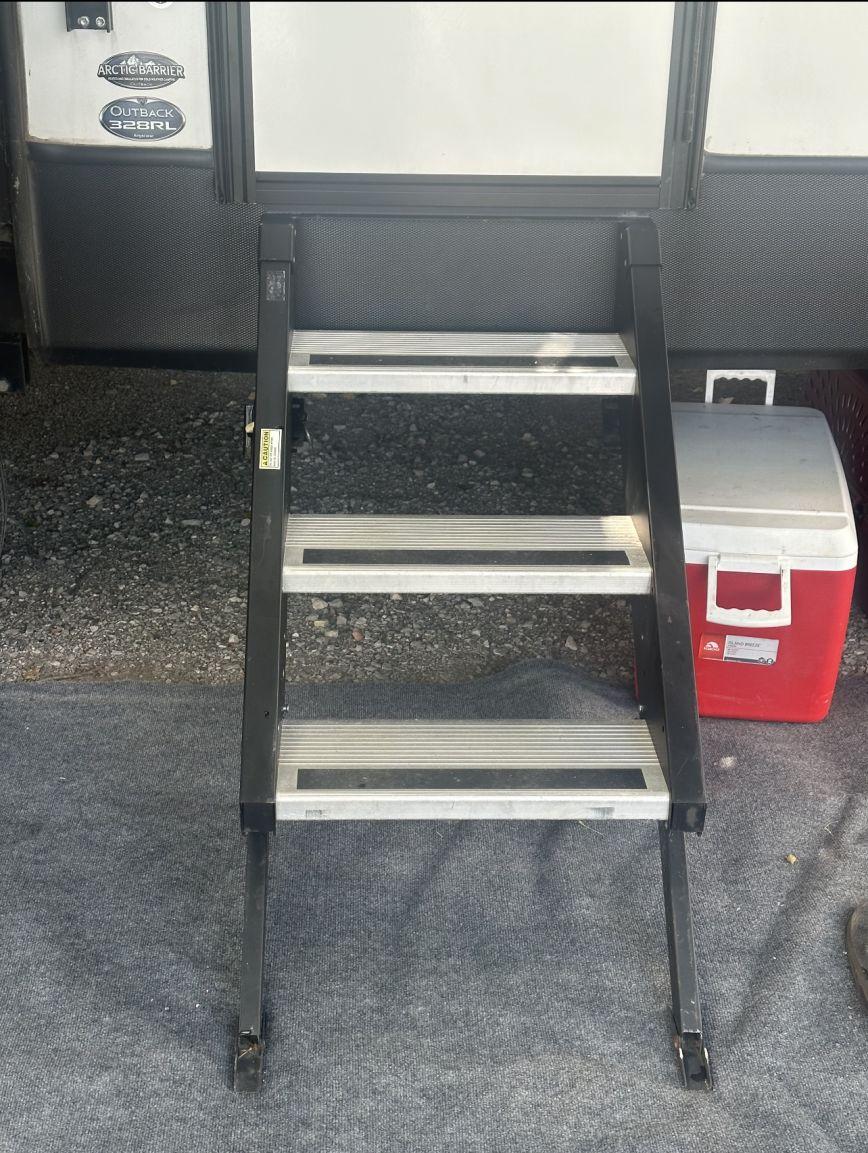 2019 KEYSTONE Outback 328RL Luxury Camper Travel Trailer
