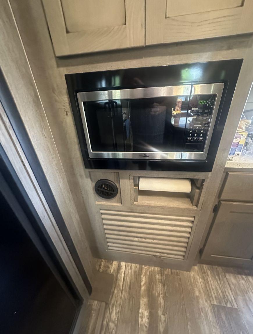 2019 KEYSTONE Outback 328RL Luxury Camper Travel Trailer