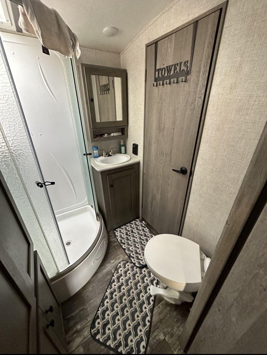 2019 KEYSTONE Outback 328RL Luxury Camper Travel Trailer